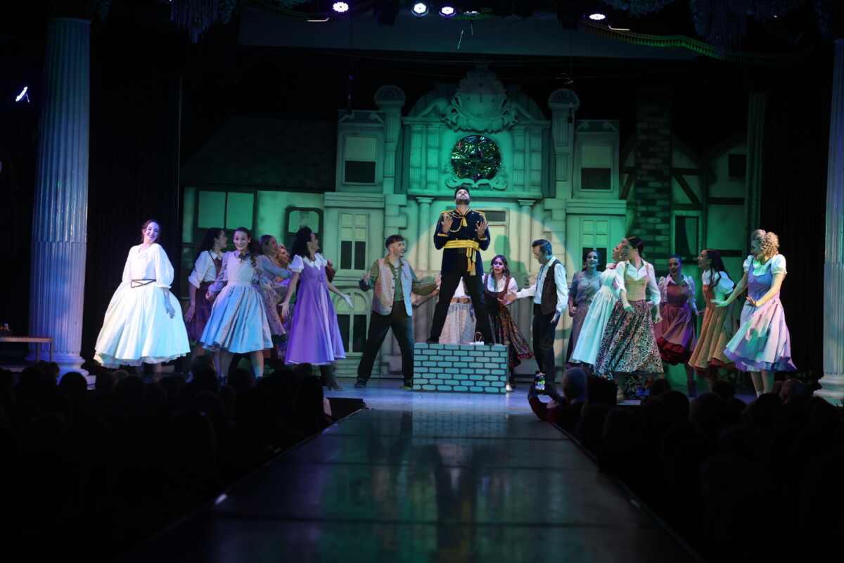 Cinderella, de la Falla Domingo Orozco